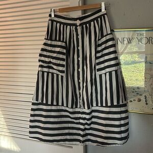 Who What Wear A Line Midi Skirt in Gray and White Strip Size 4